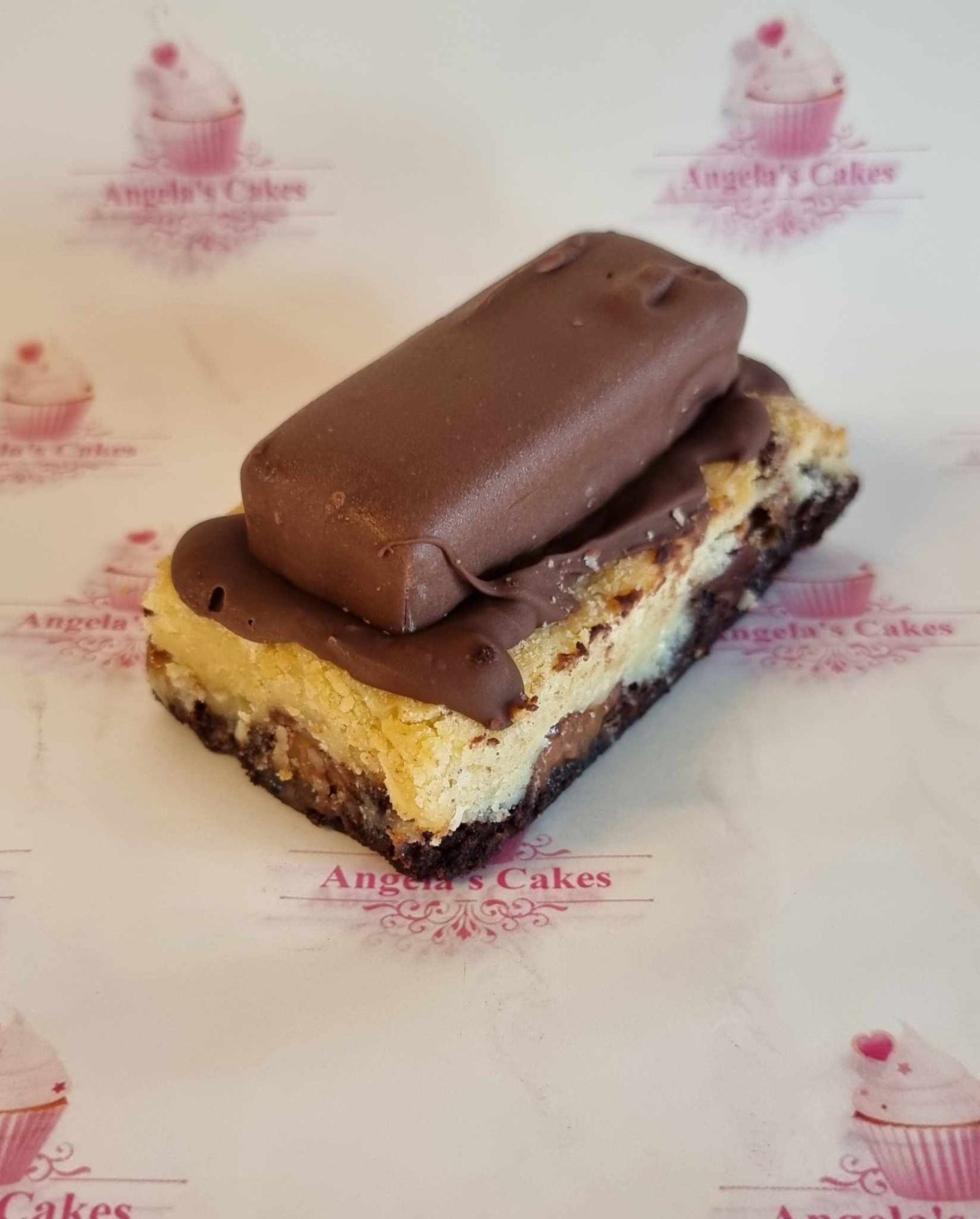 Mars Bar blondie/brownie combo x1 slice