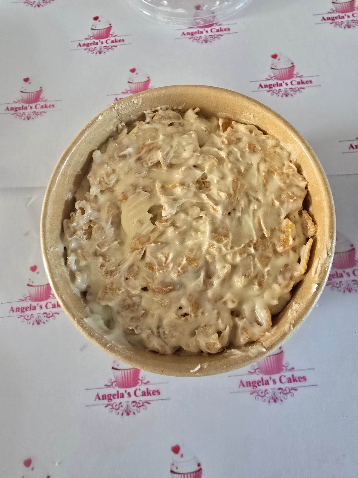 White Chocolate crunch cake mini pot