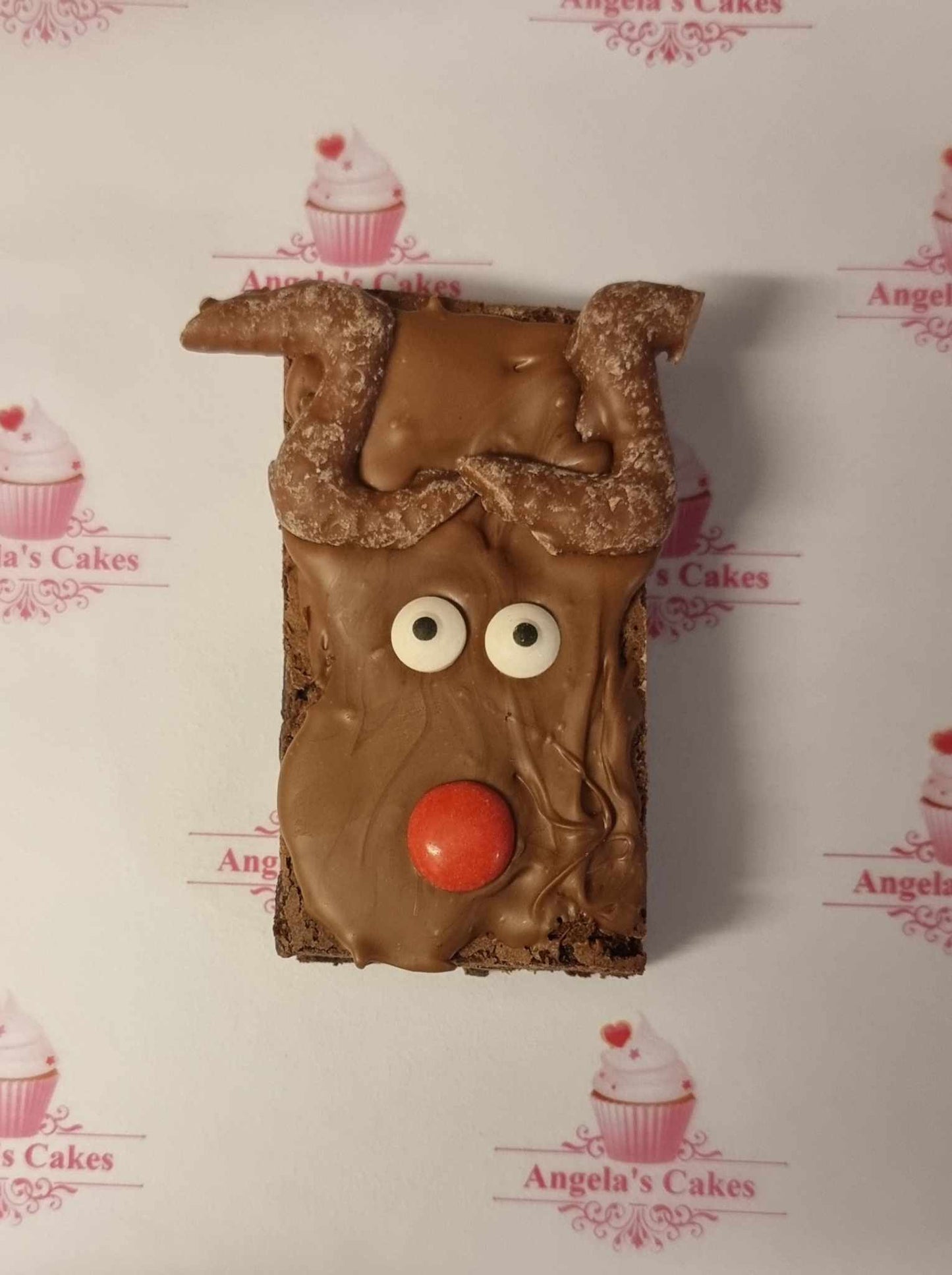 Christmas Selection Box - 1x Pudding, 1x Snowball, 1x Mint Rocky road, 1x Gingerbread Blondie, 1x Reindeer Brownie + 1x Chocolate Orange Brownie