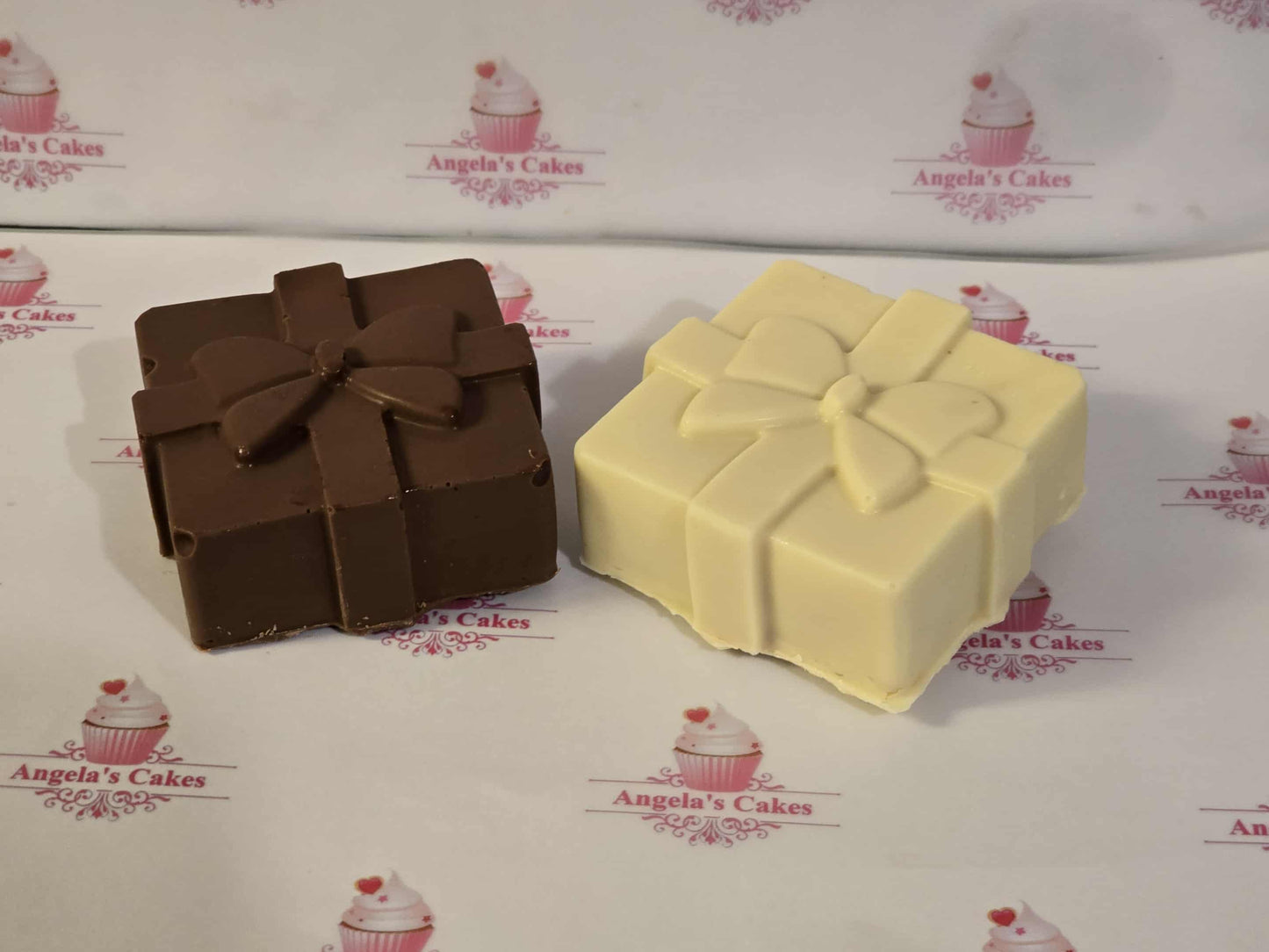 Brownie / Blondie Stuffed Present x1