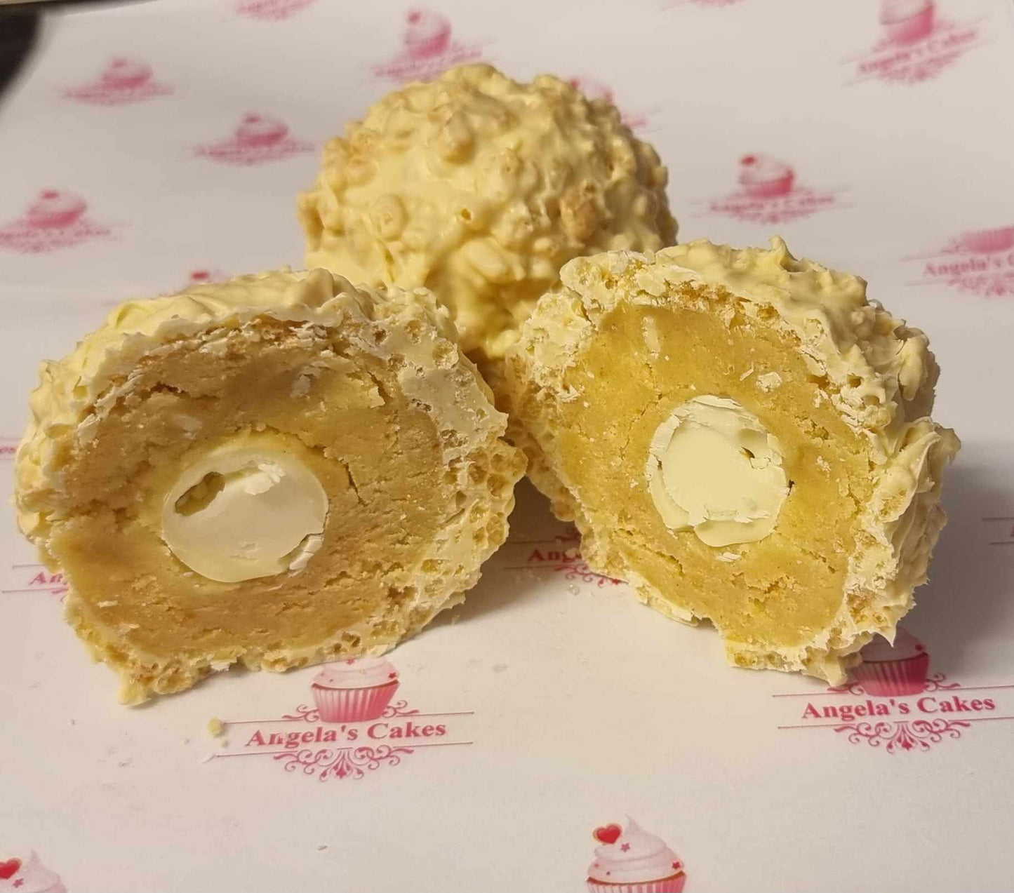 Christmas Snowball - white lindor blondie rice krispie ball x1